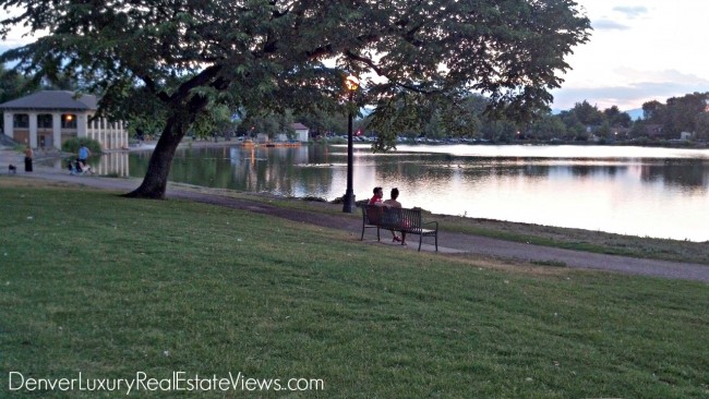 Washington Park Sunset Bench Couple Water DLREV